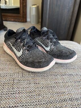 Nike Free RN Flyknit Women’s Black  with Pink Trim size 6.5